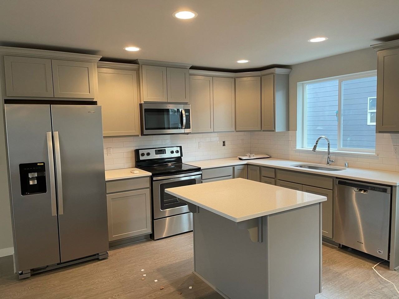 211 Jefferson Ave Nw - Photo 4 of 20