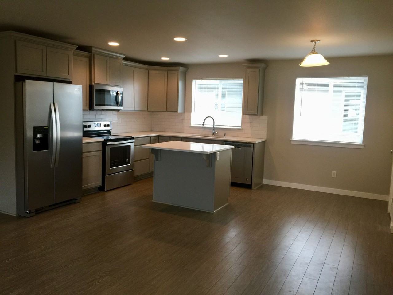 211 Jefferson Ave Nw - Photo 7 of 20