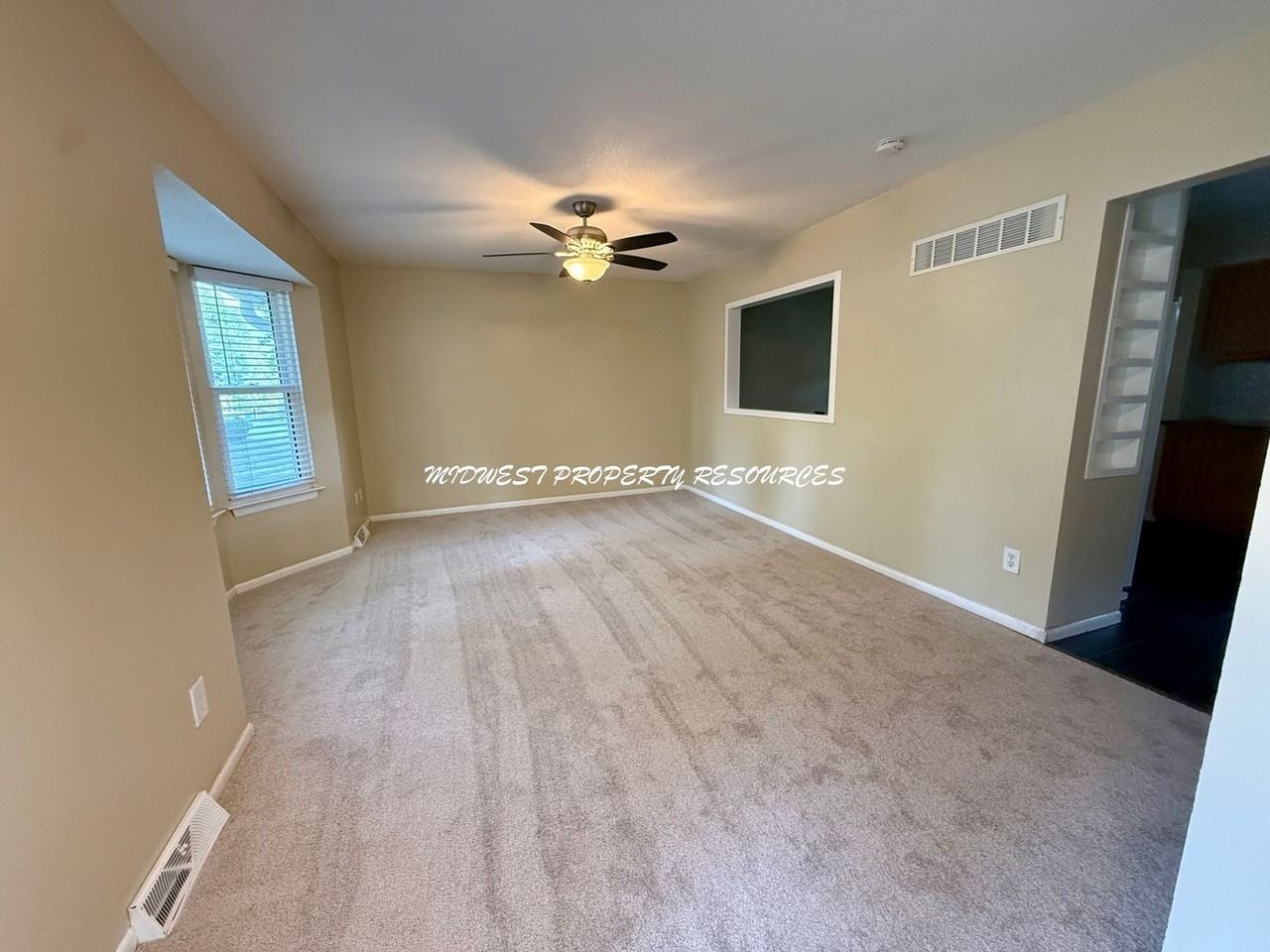 1100 Ne Columbus St - Photo 3 of 24