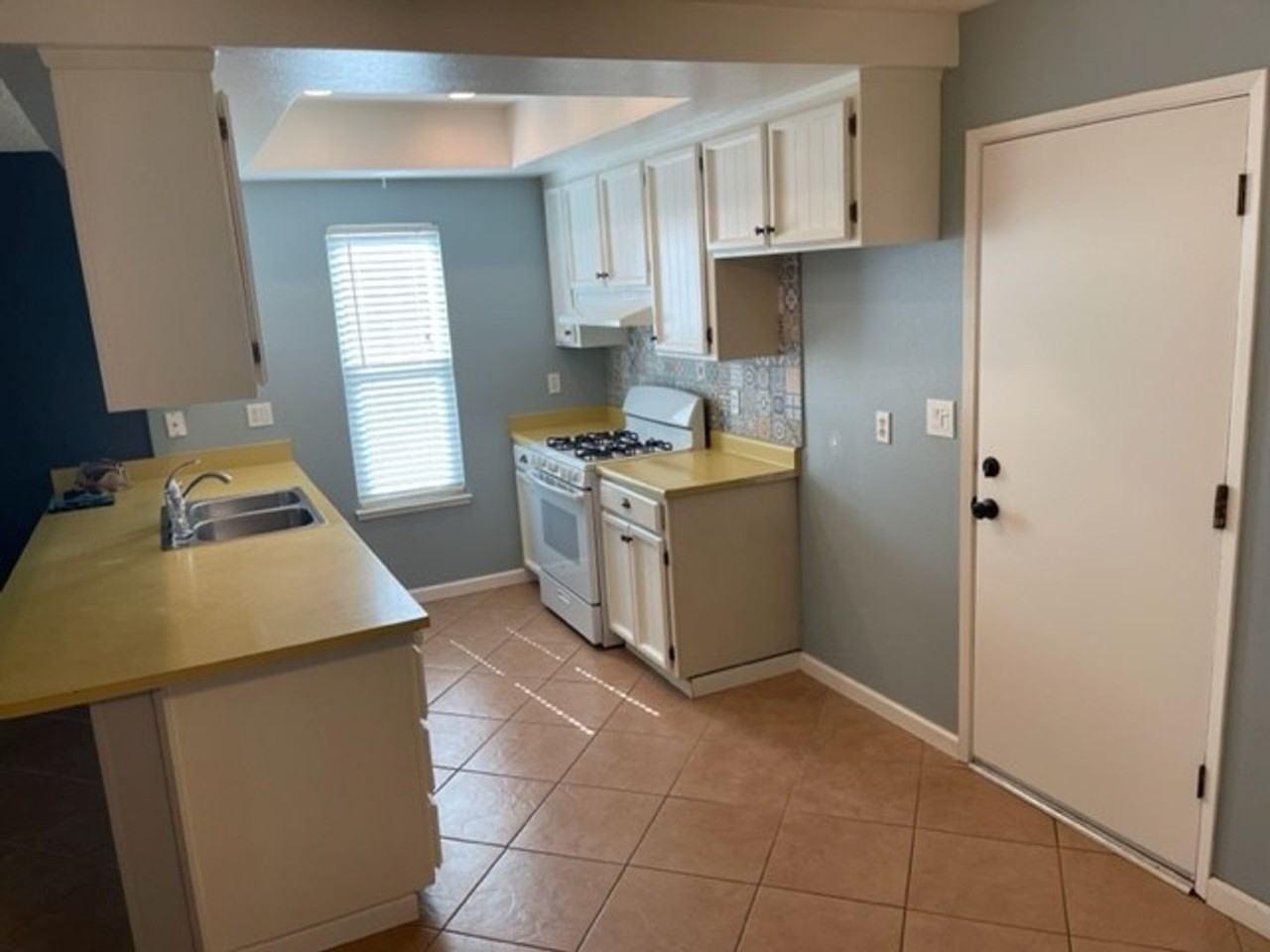 1825 Vista Creek Dr - Photo 5 of 21