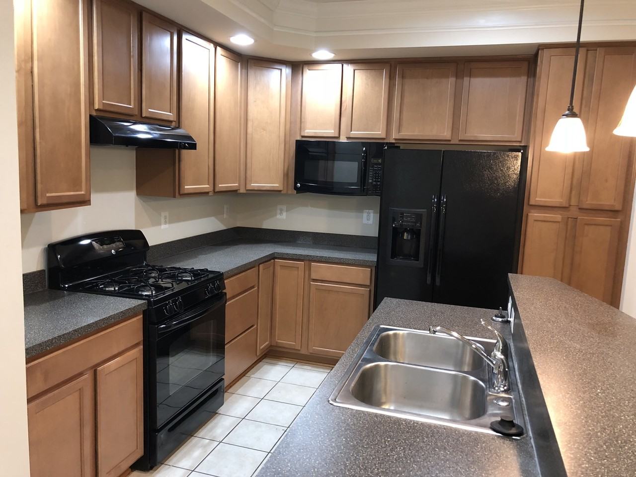 317 Community Center Ave - Photo 4 of 21