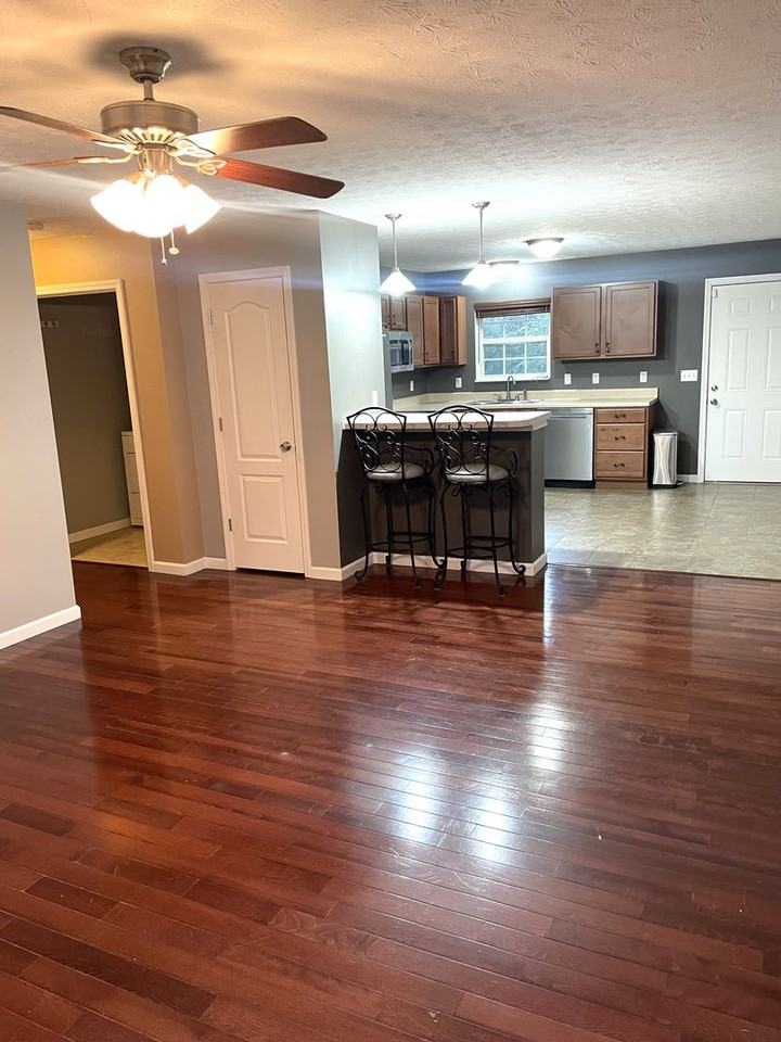 2138 Bernhurst Dr - Photo 2 of 12