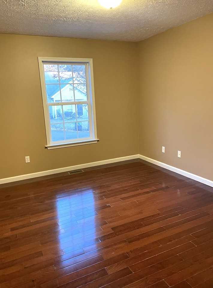 2138 Bernhurst Dr - Photo 7 of 12