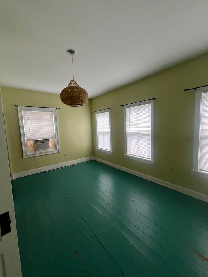 169 E Pomfret St - Photo 2 of 11