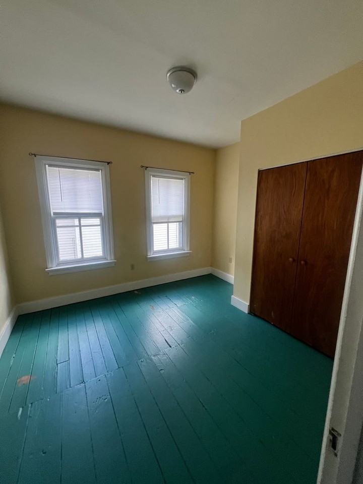 169 E Pomfret St - Photo 3 of 11