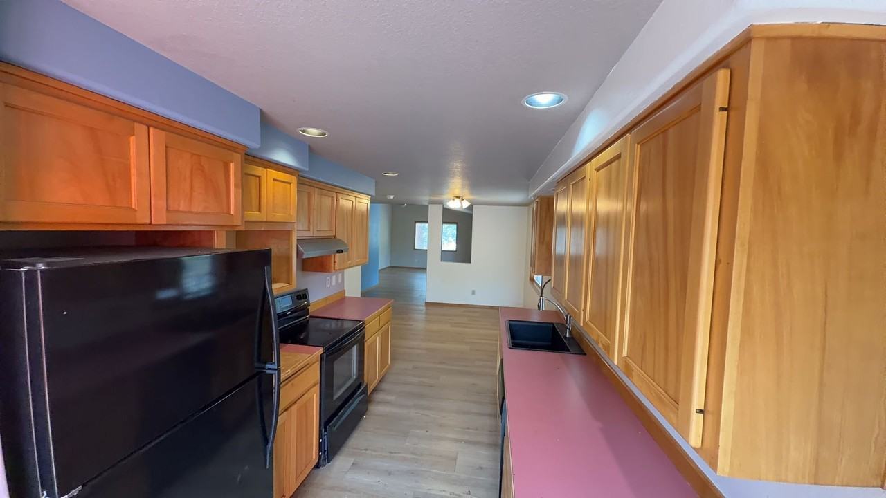 2741 Ne Laramie Way - Photo 7 of 20