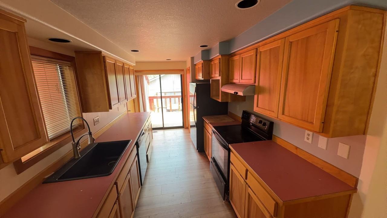 2741 Ne Laramie Way - Photo 7 of 29