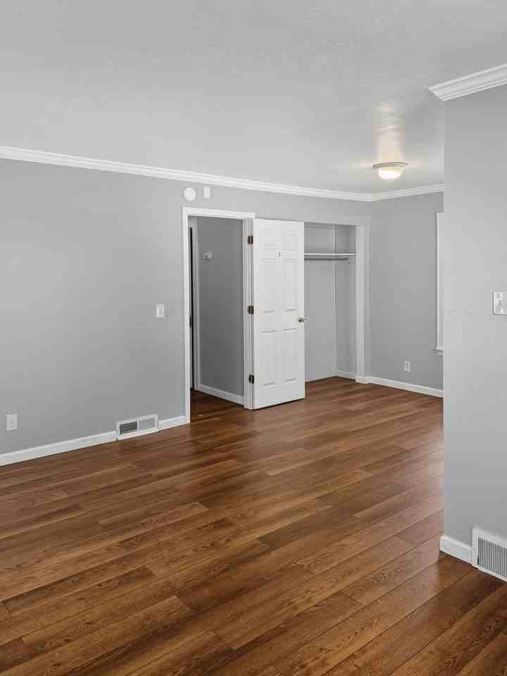 1127 Lafayette Ave - Photo 3 of 32