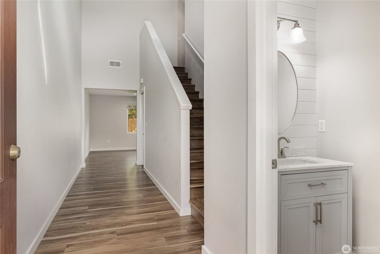 24028 Se 262nd St - Photo 5 of 12
