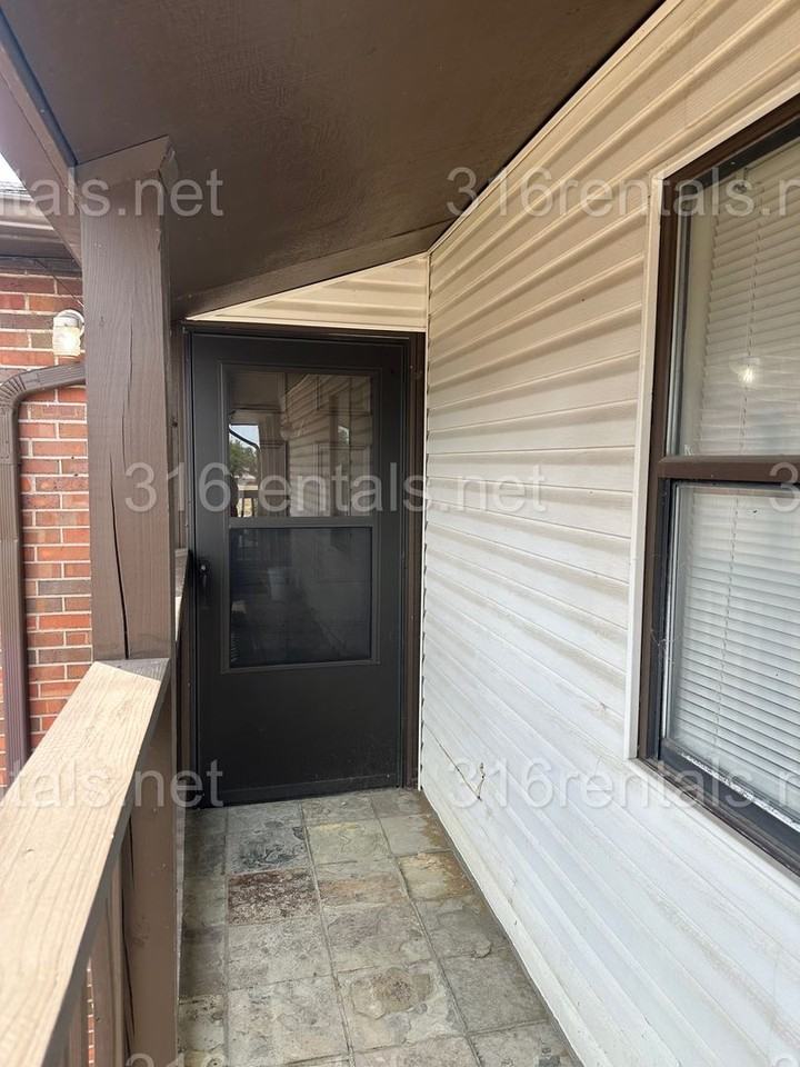 351 E Marion Ct #4 - Photo 2 of 12