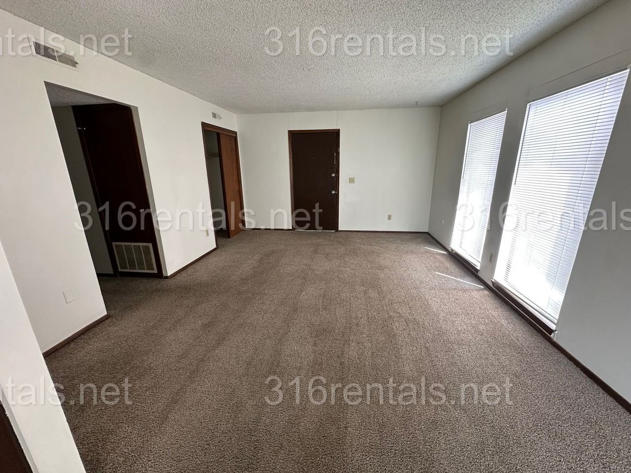 351 E Marion Ct #4 - Photo 4 of 12