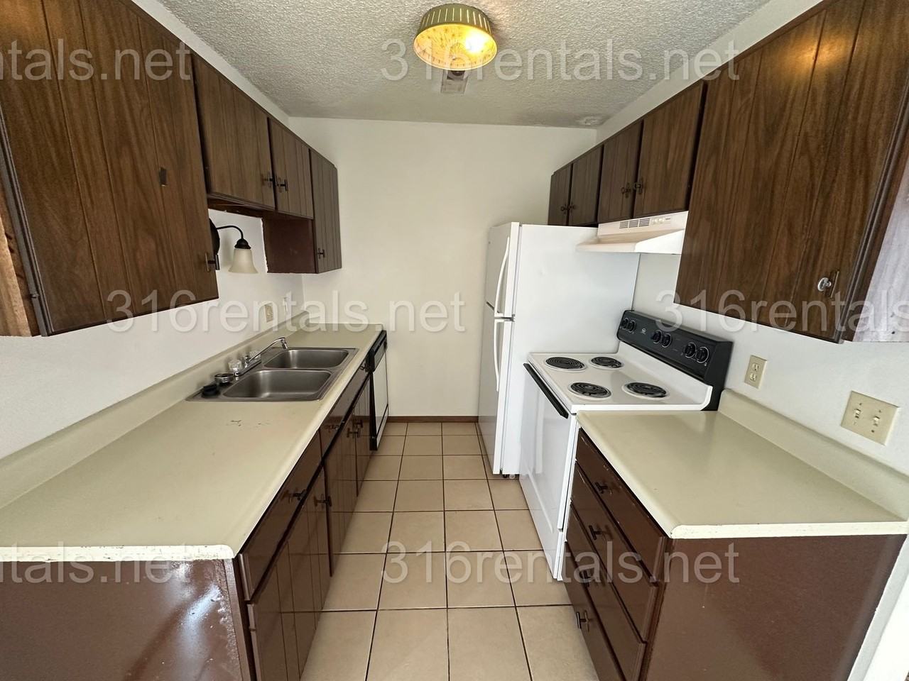 351 E Marion Ct #4 - Photo 5 of 12