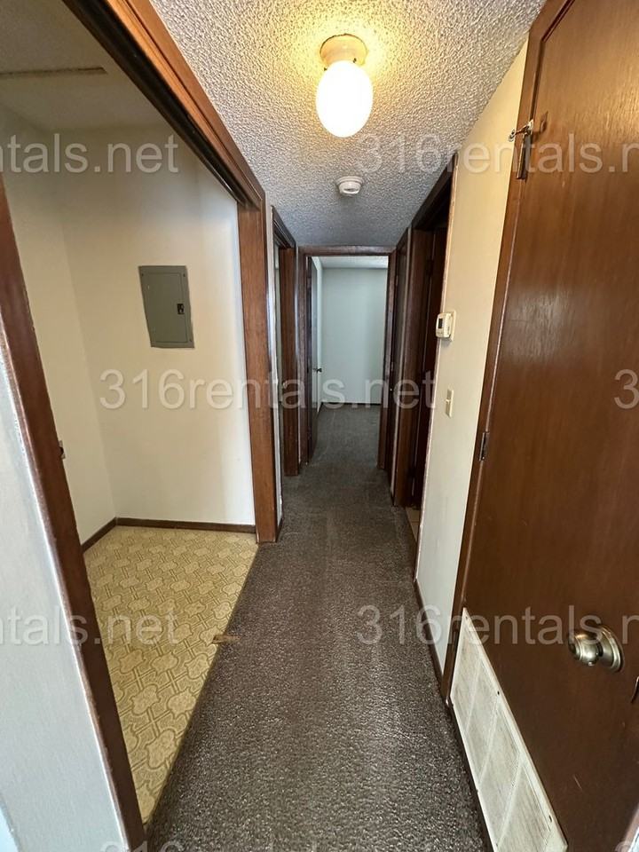 351 E Marion Ct #4 - Photo 6 of 12