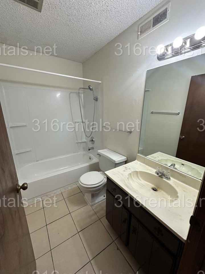 351 E Marion Ct #4 - Photo 7 of 12