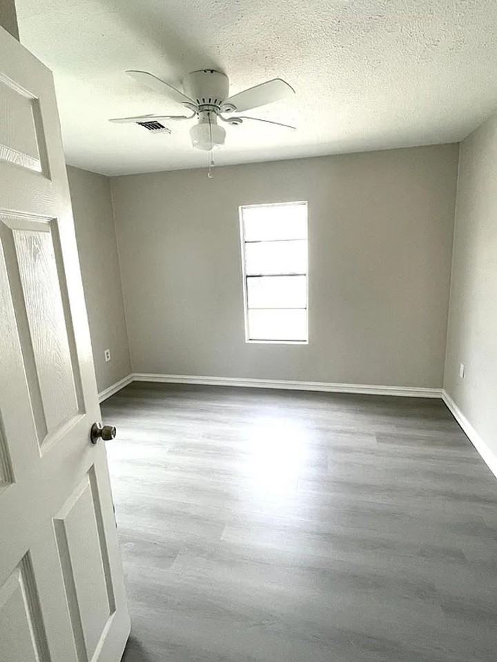 1850 Hebert St - Photo 3 of 11