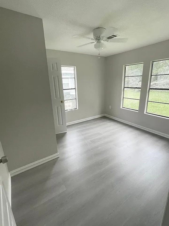 1850 Hebert St - Photo 4 of 11