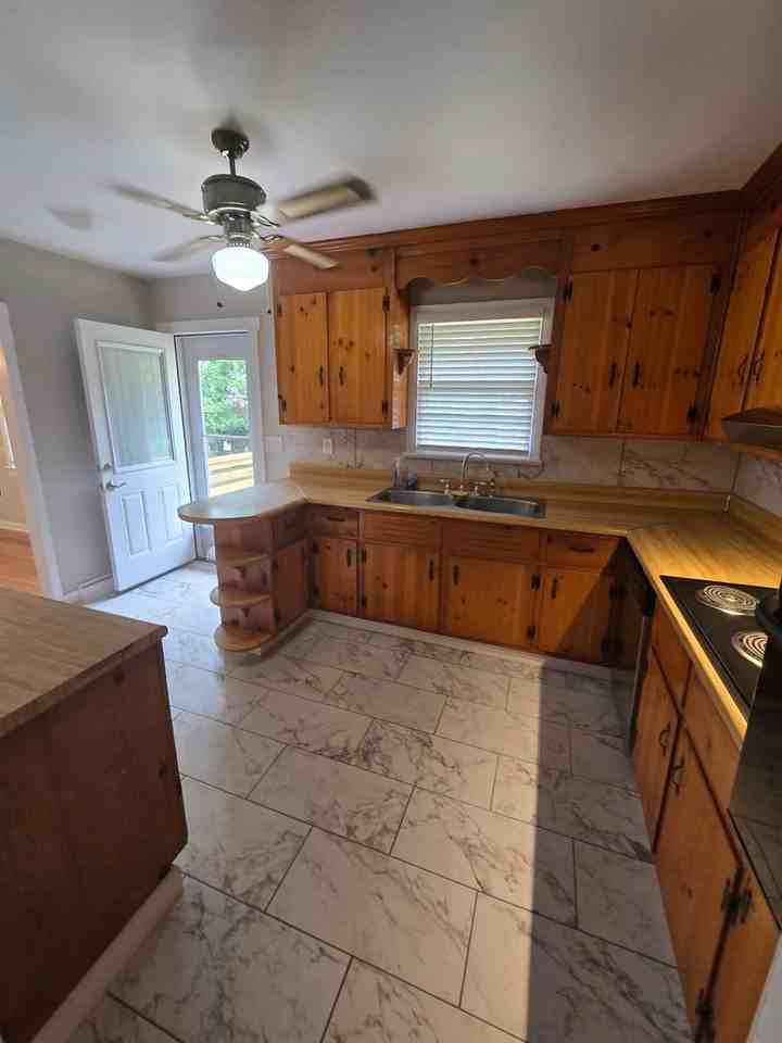 602 Old Town Dr - Photo 4 of 10