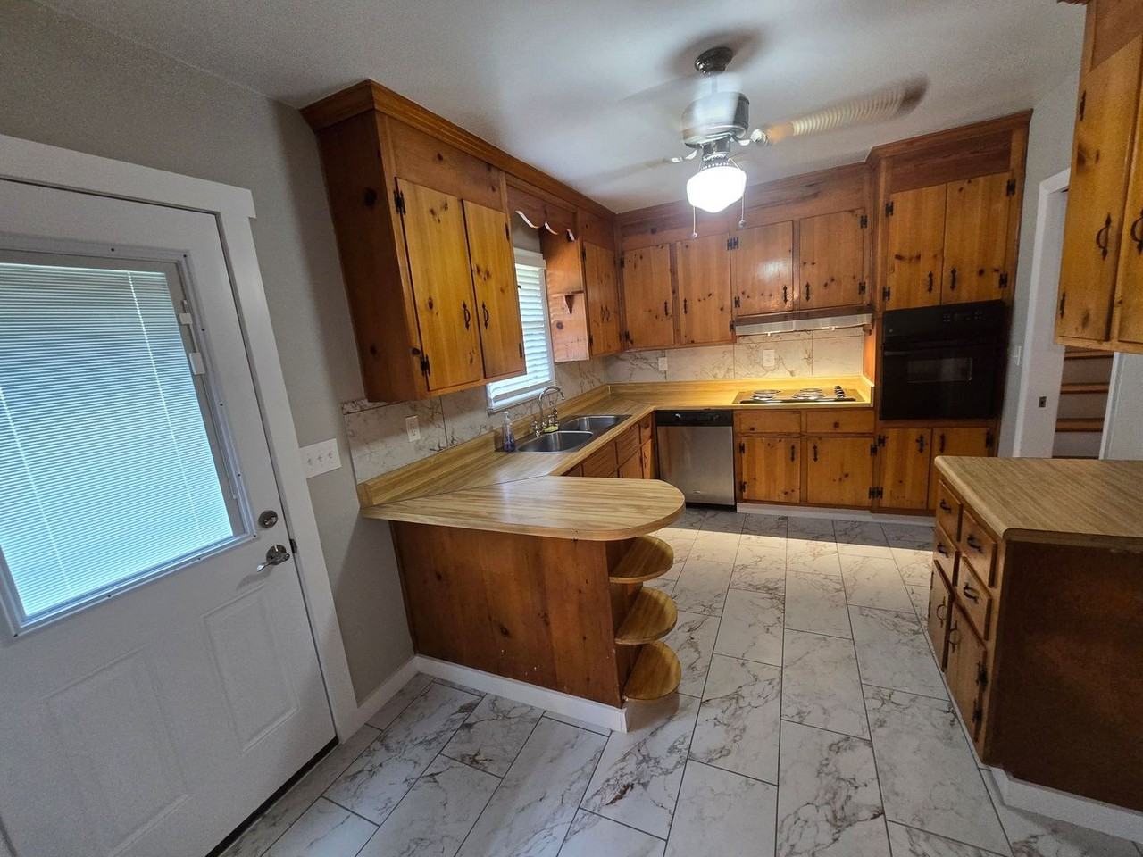 602 Old Town Dr - Photo 5 of 10