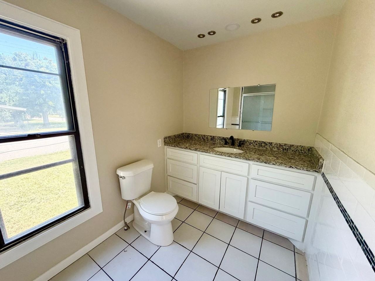 100 N 1st St - Photo 5 of 9