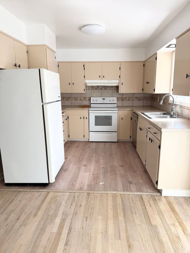 529 Ne 113th Ave - Photo 3 of 18