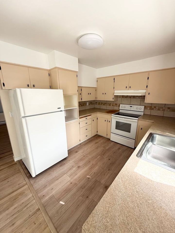 529 Ne 113th Ave - Photo 4 of 18