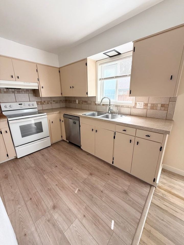 529 Ne 113th Ave - Photo 5 of 18