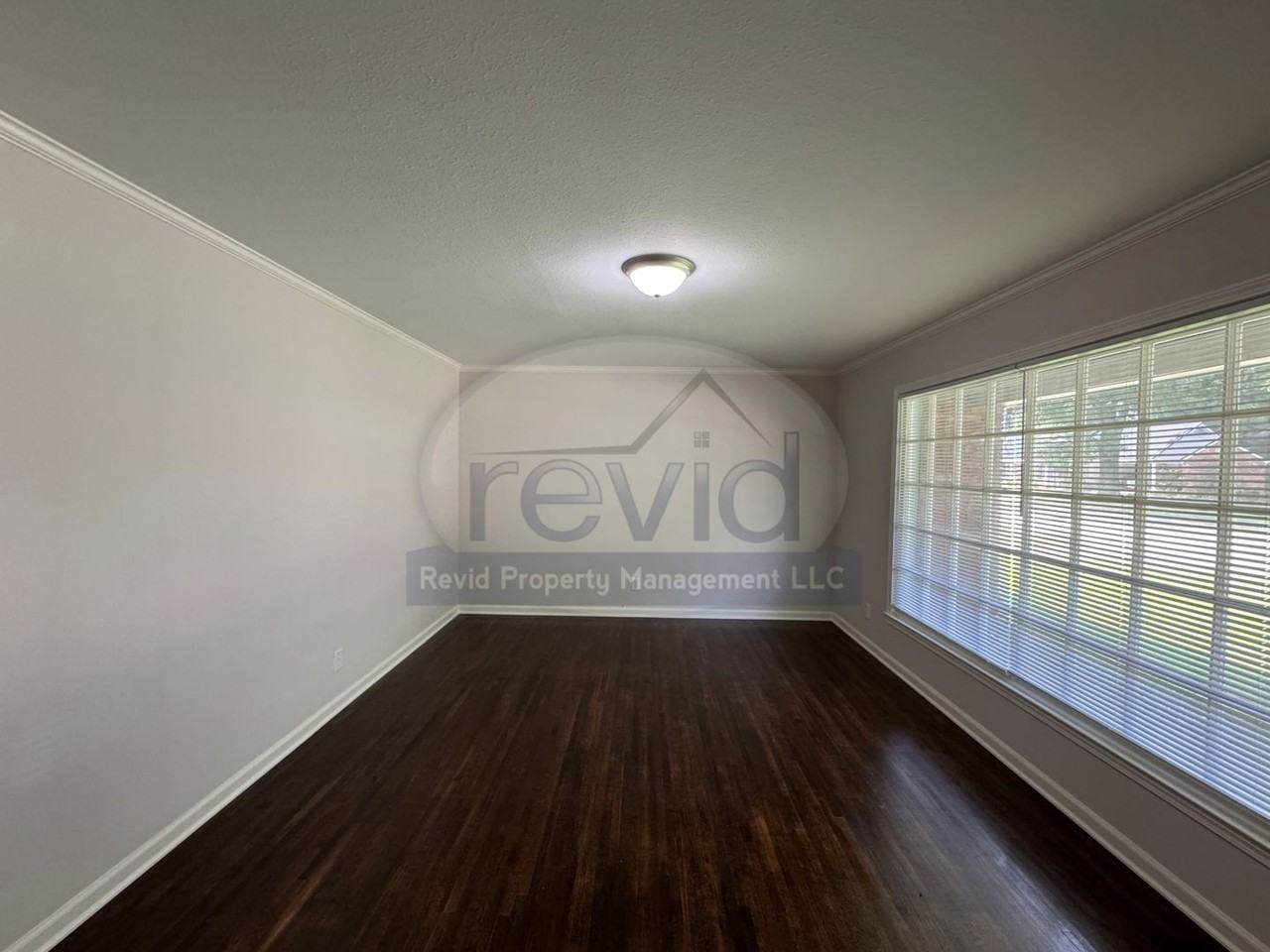 5467 Derron Ave - Photo 4 of 22