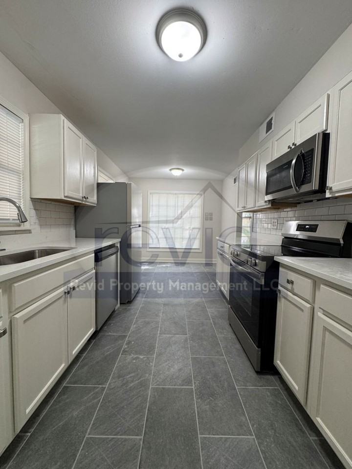 5467 Derron Ave - Photo 7 of 22