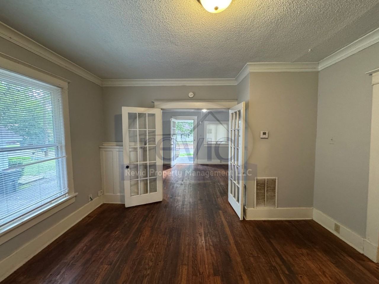 3665 Spottswood Ave - Photo 4 of 32
