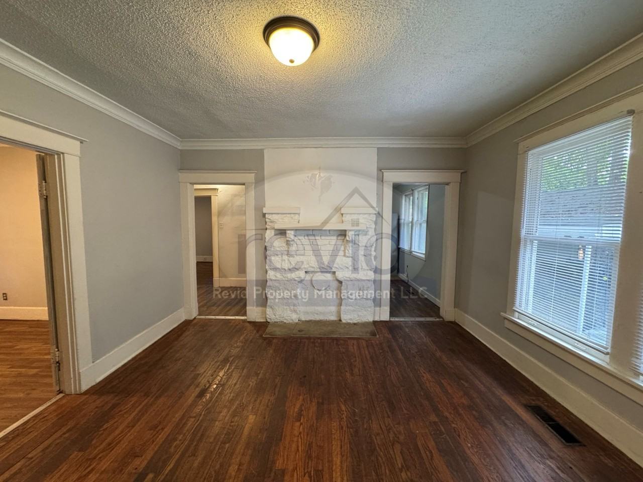 3665 Spottswood Ave - Photo 5 of 32
