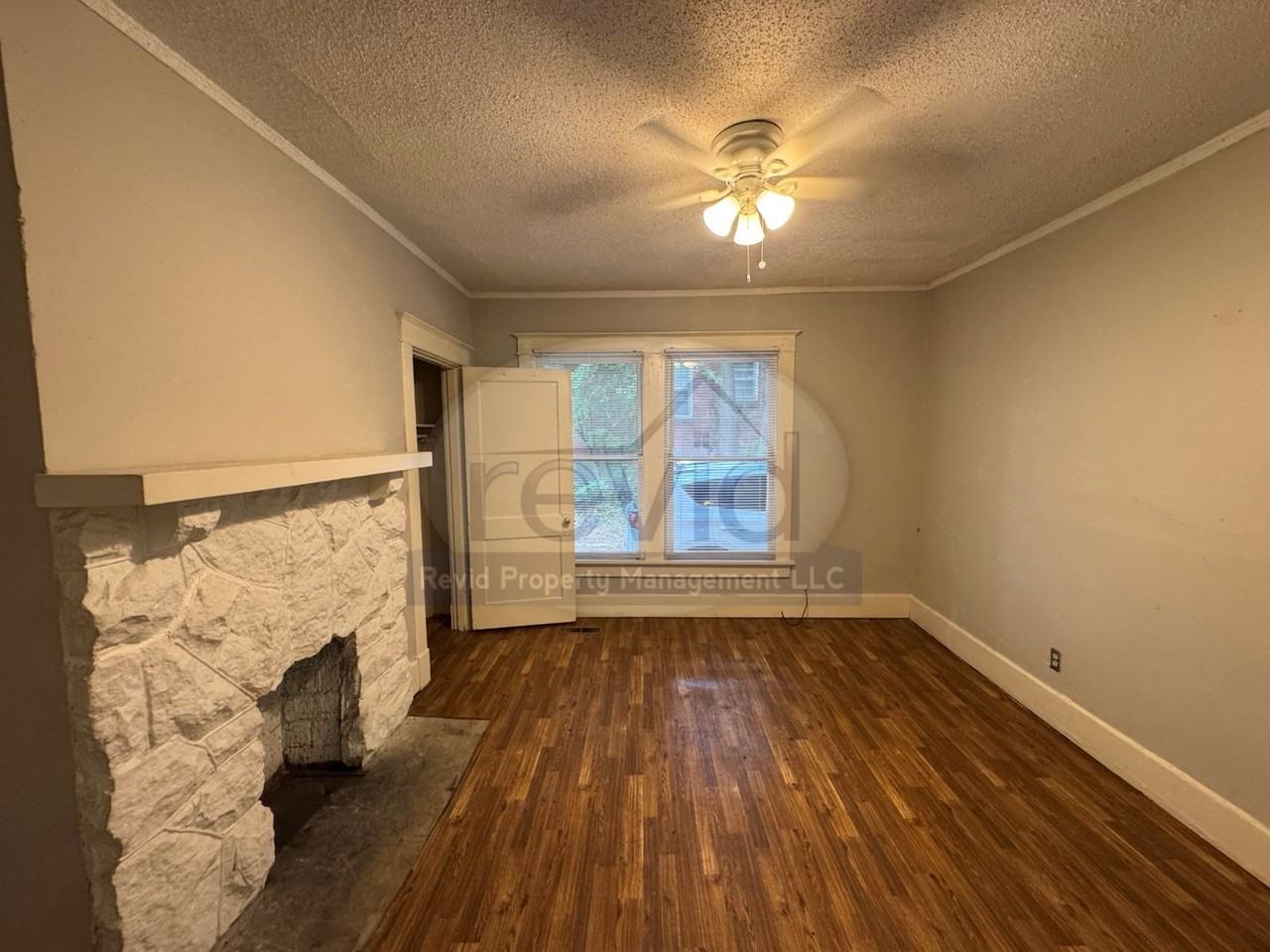 3665 Spottswood Ave - Photo 6 of 32