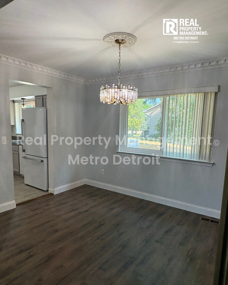 6994 York - Photo 4 of 22