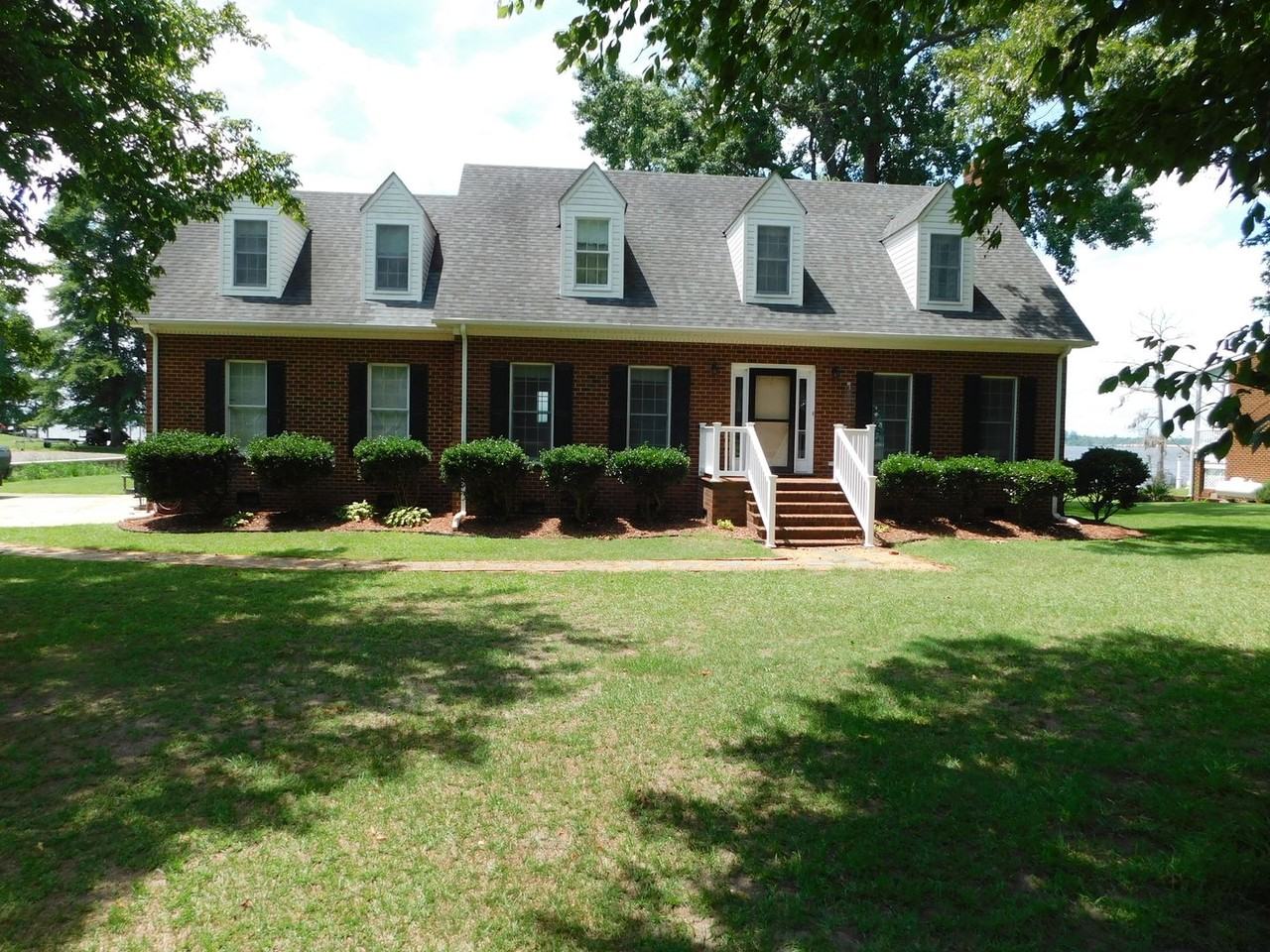 210 Ainsley Rd
