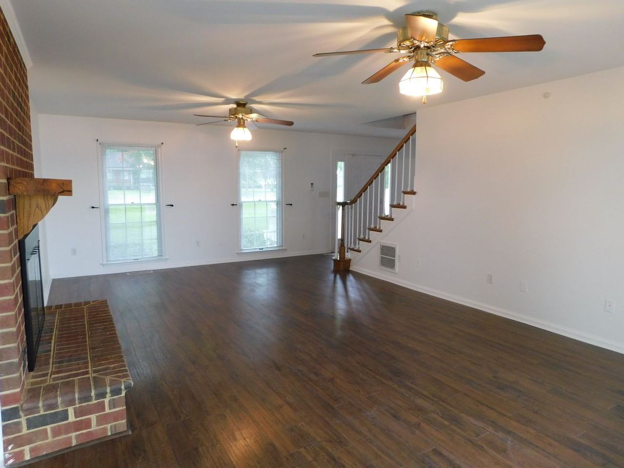 210 Ainsley Rd - Photo 5 of 28