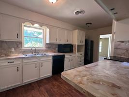 featured image of 825 Crestview Dr