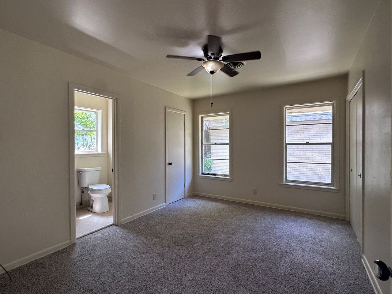 825 Crestview Dr - Photo 2 of 10