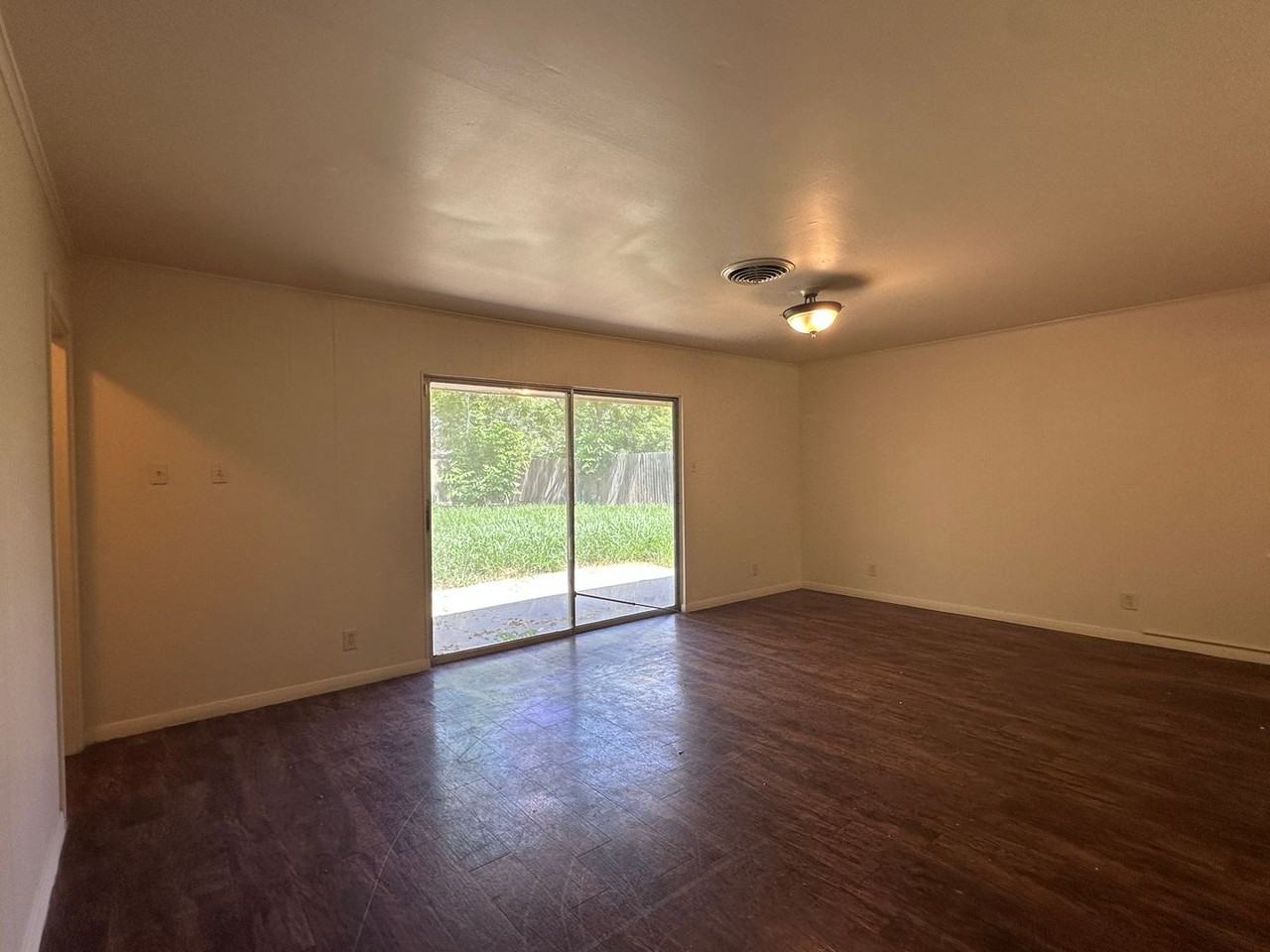 825 Crestview Dr - Photo 4 of 10