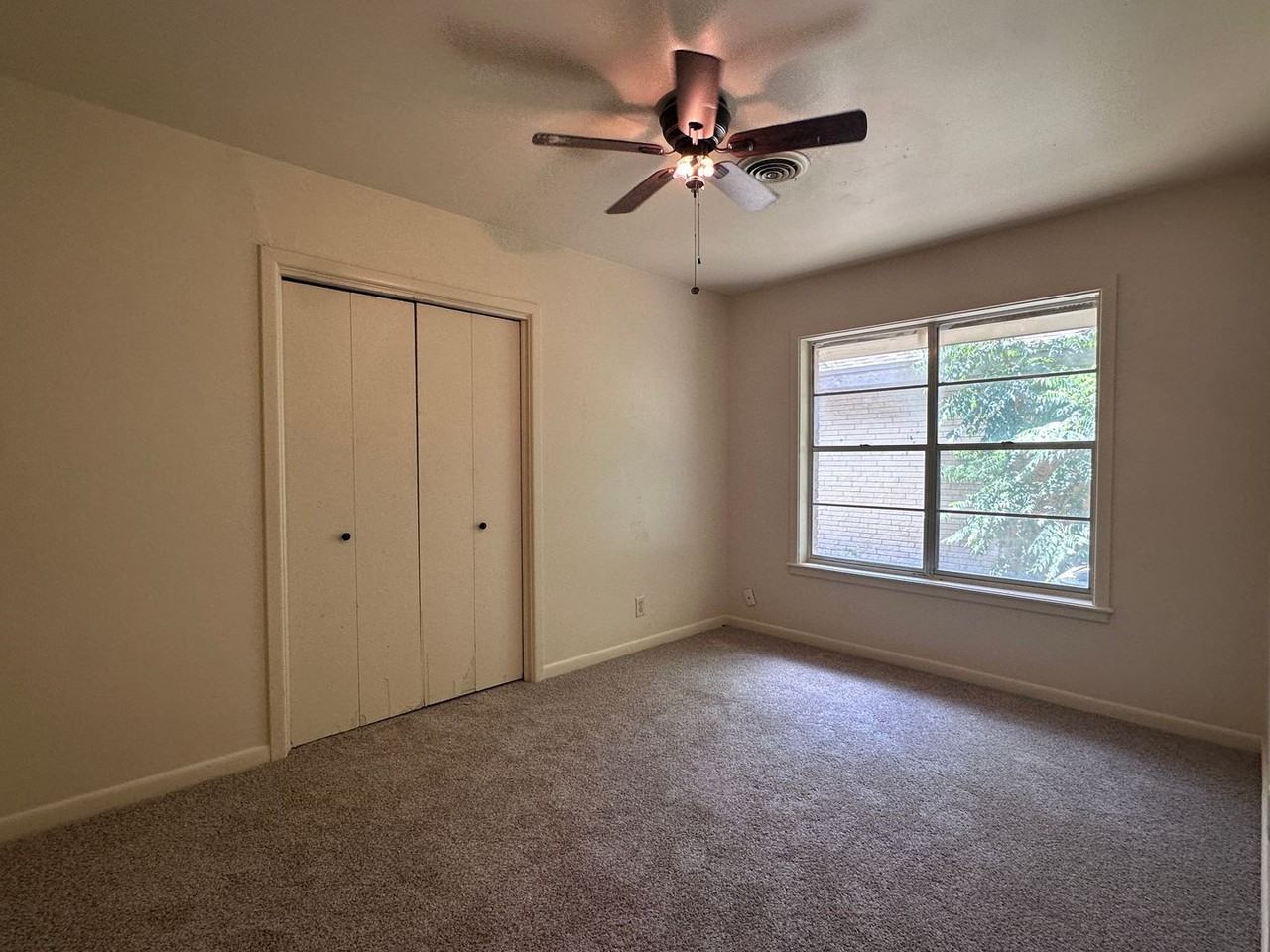 825 Crestview Dr - Photo 6 of 10