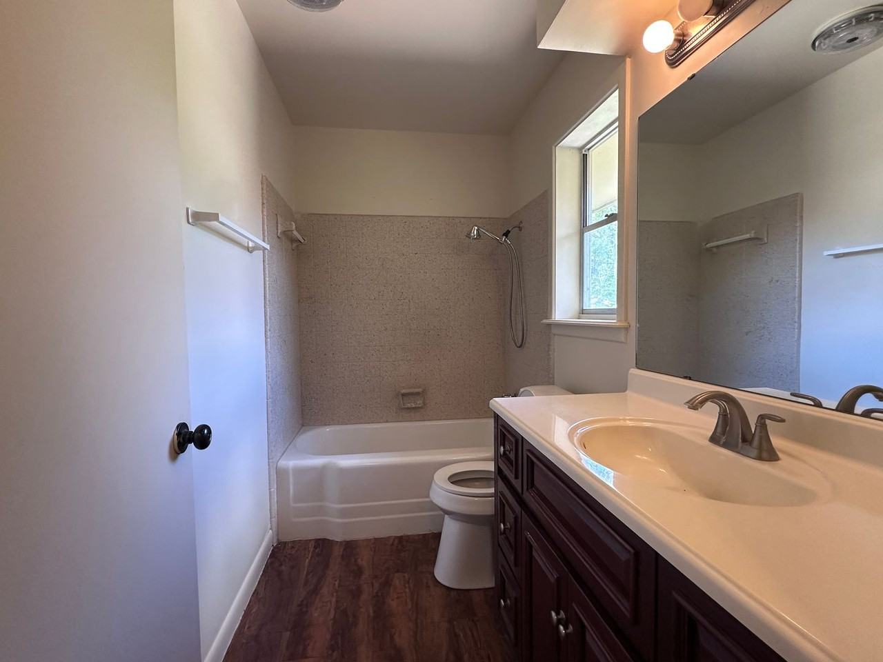 825 Crestview Dr - Photo 7 of 10