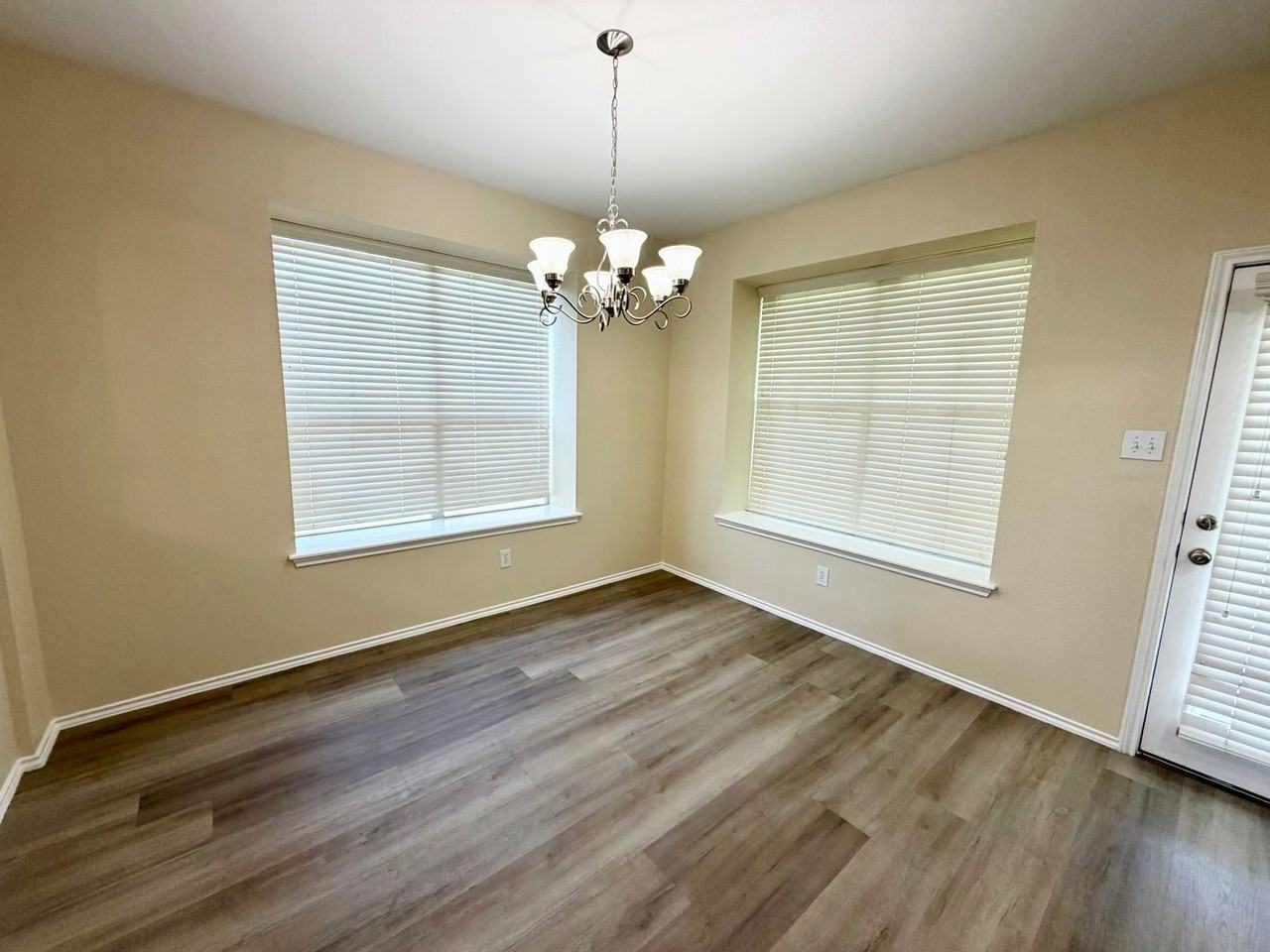 6404 Mundo Dr - Photo 4 of 22