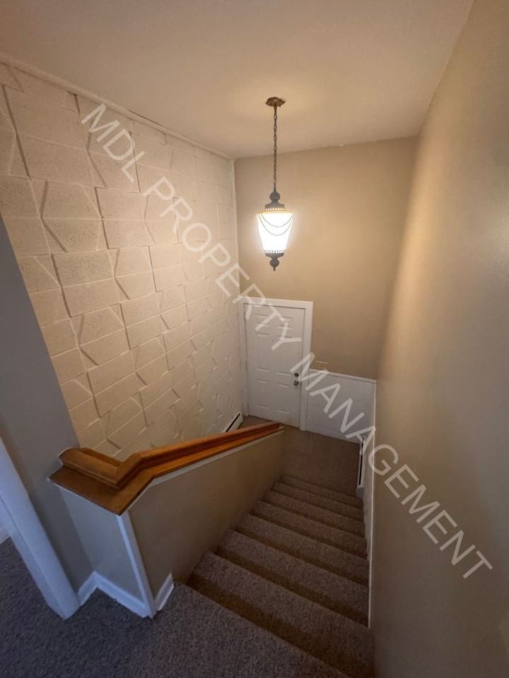 2020 Weiss - Photo 3 of 17