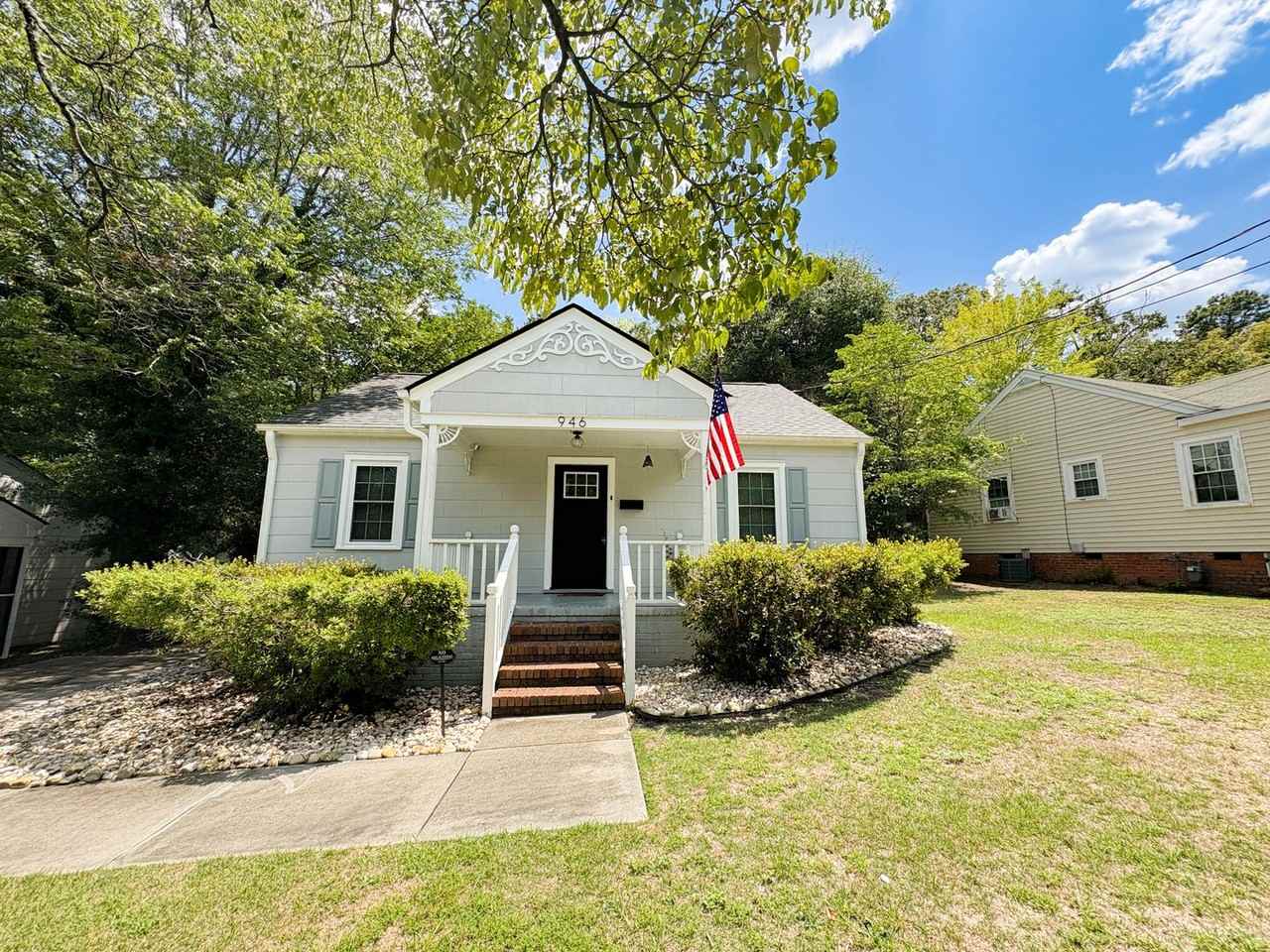 946 Mckimmon Rd - Photo 2 of 17