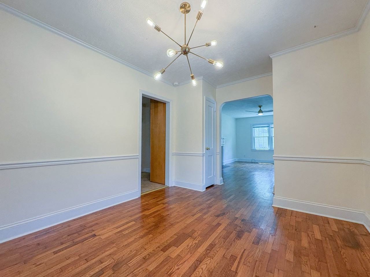 946 Mckimmon Rd - Photo 3 of 17