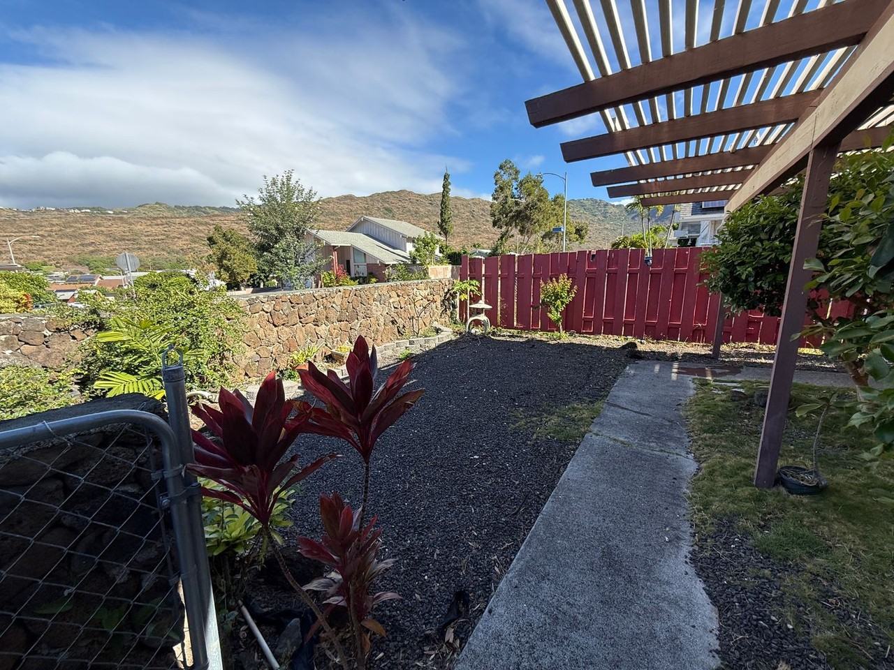 949 Wainiha St - Photo 3 of 17
