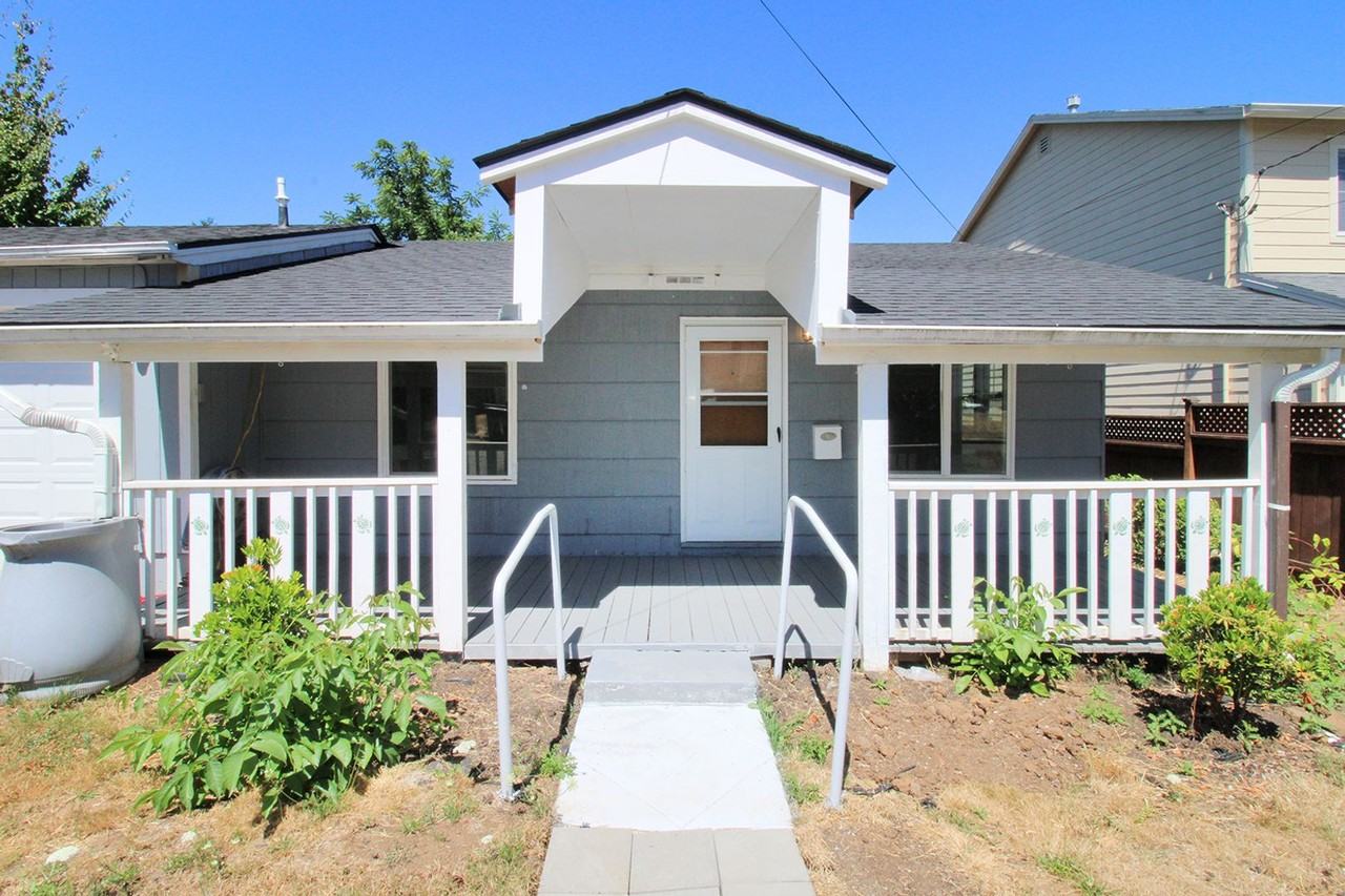 6235 Ne Shaver St - Photo 2 of 26