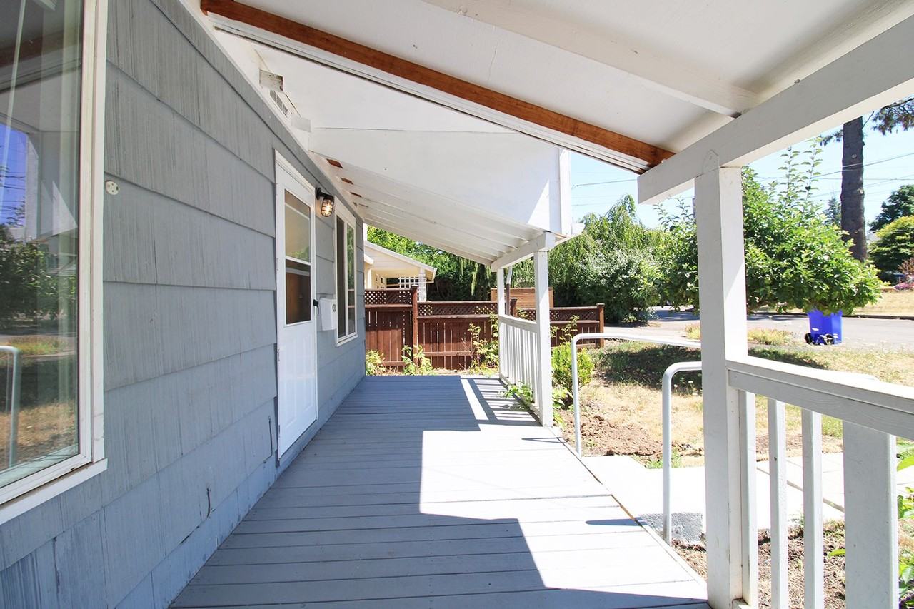 6235 Ne Shaver St - Photo 3 of 26