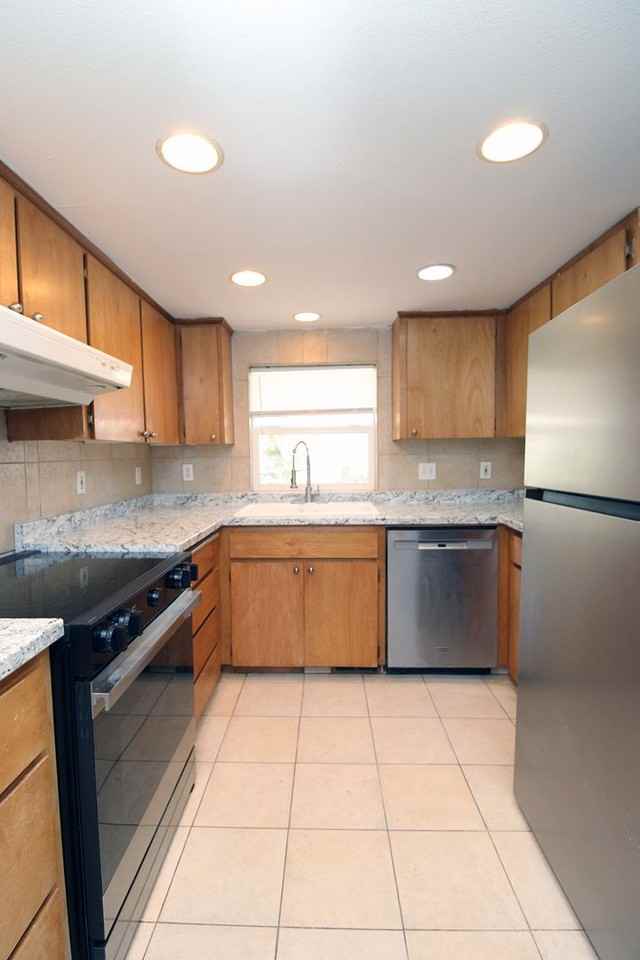 6235 Ne Shaver St - Photo 7 of 26