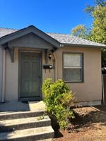 featured image of 914 W 4th St