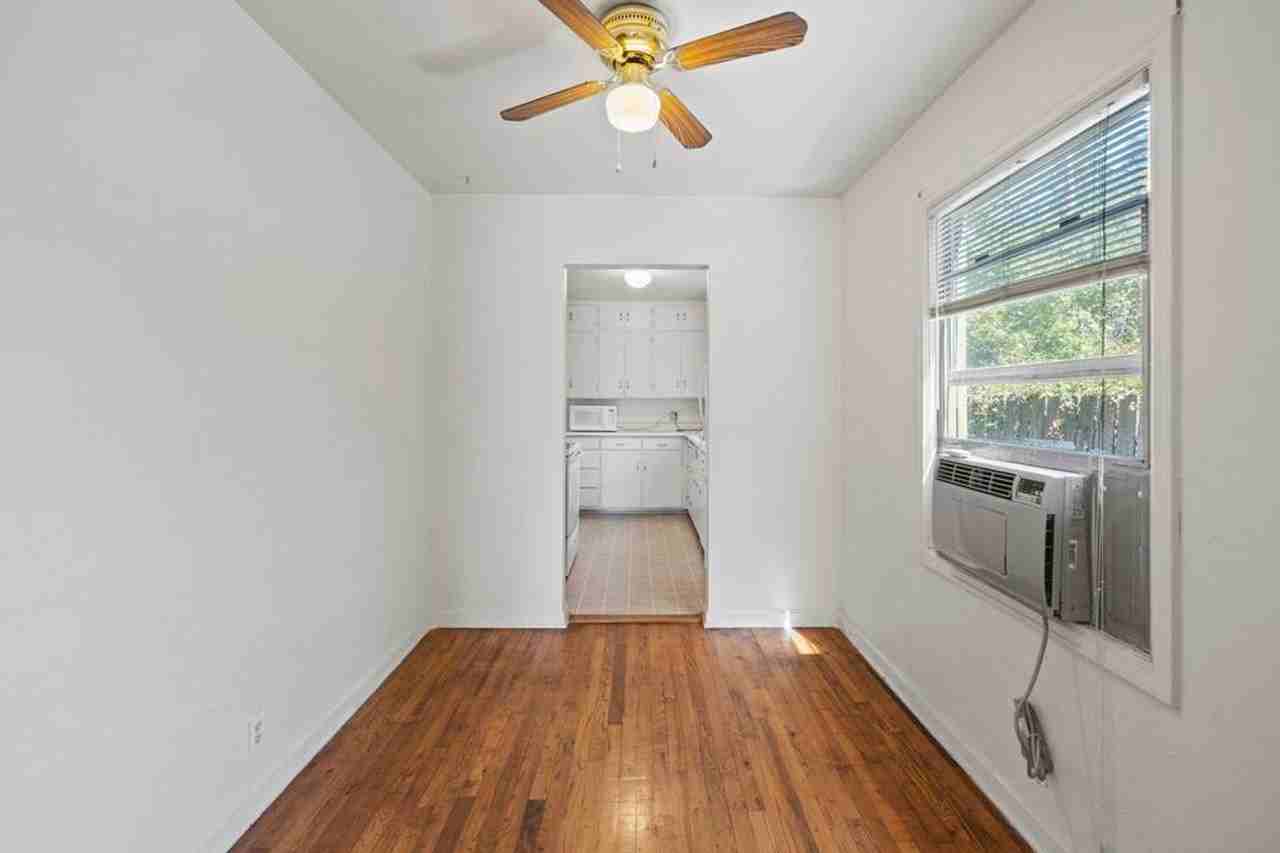 914 W 4th St - Photo 5 of 13