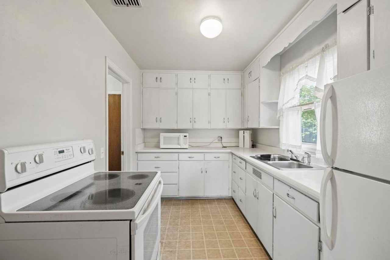 914 W 4th St - Photo 6 of 13